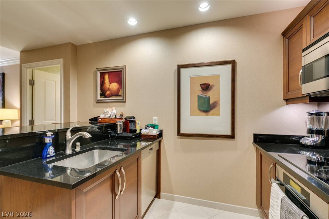Photo 23 of 43, 125 E HARMON Avenue #2821