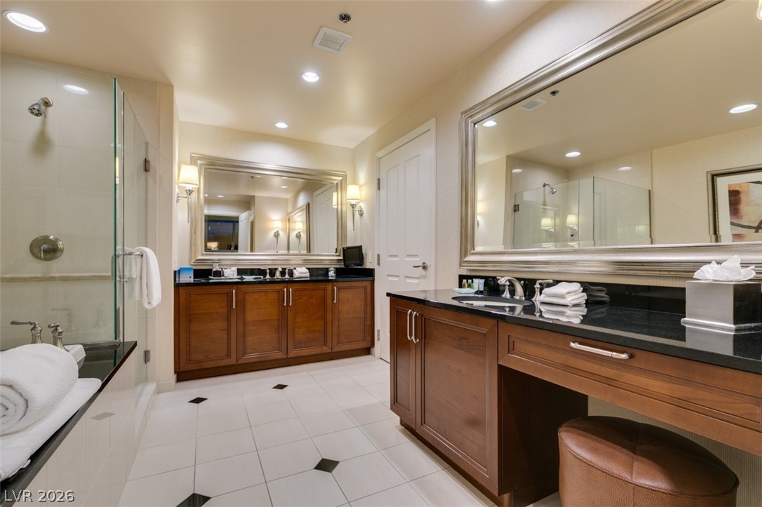 Photo 34 of 43, 125 E HARMON Avenue #2821