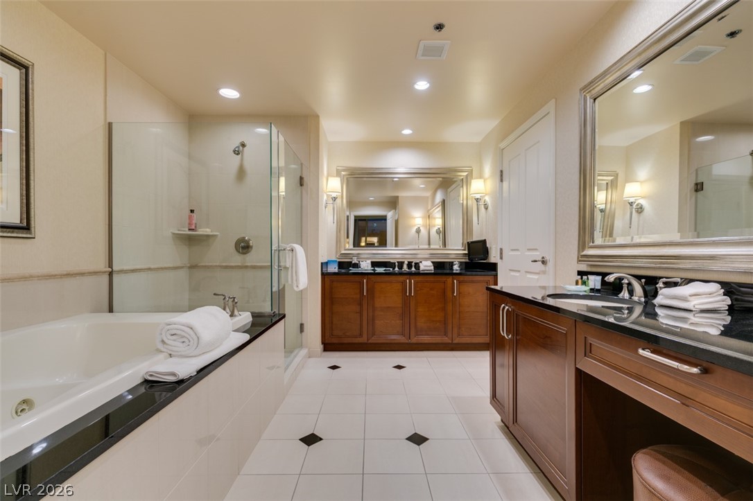Photo 35 of 43, 125 E HARMON Avenue #2821