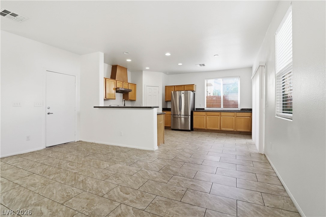 Photo 6 of 33, 7471 Nicklin Street