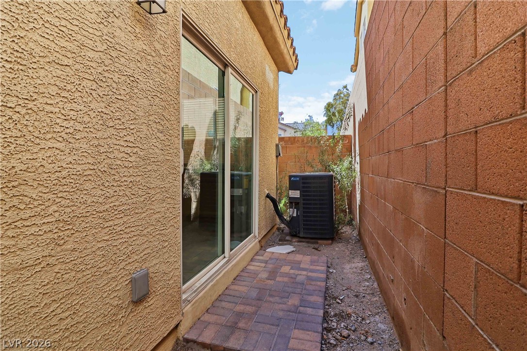 Photo 31 of 33, 7471 Nicklin Street