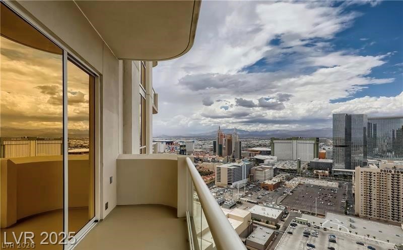 Photo 18 of 27, 135 E Harmon Avenue #22717