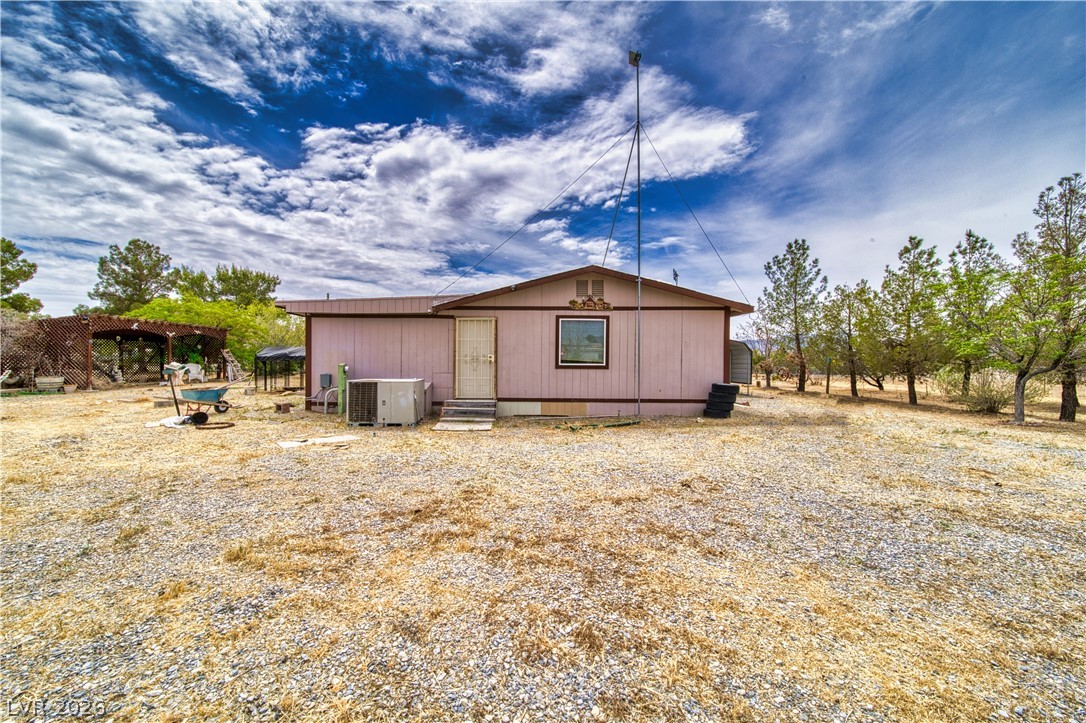 Photo 4 of 1610 W Vondell Drive