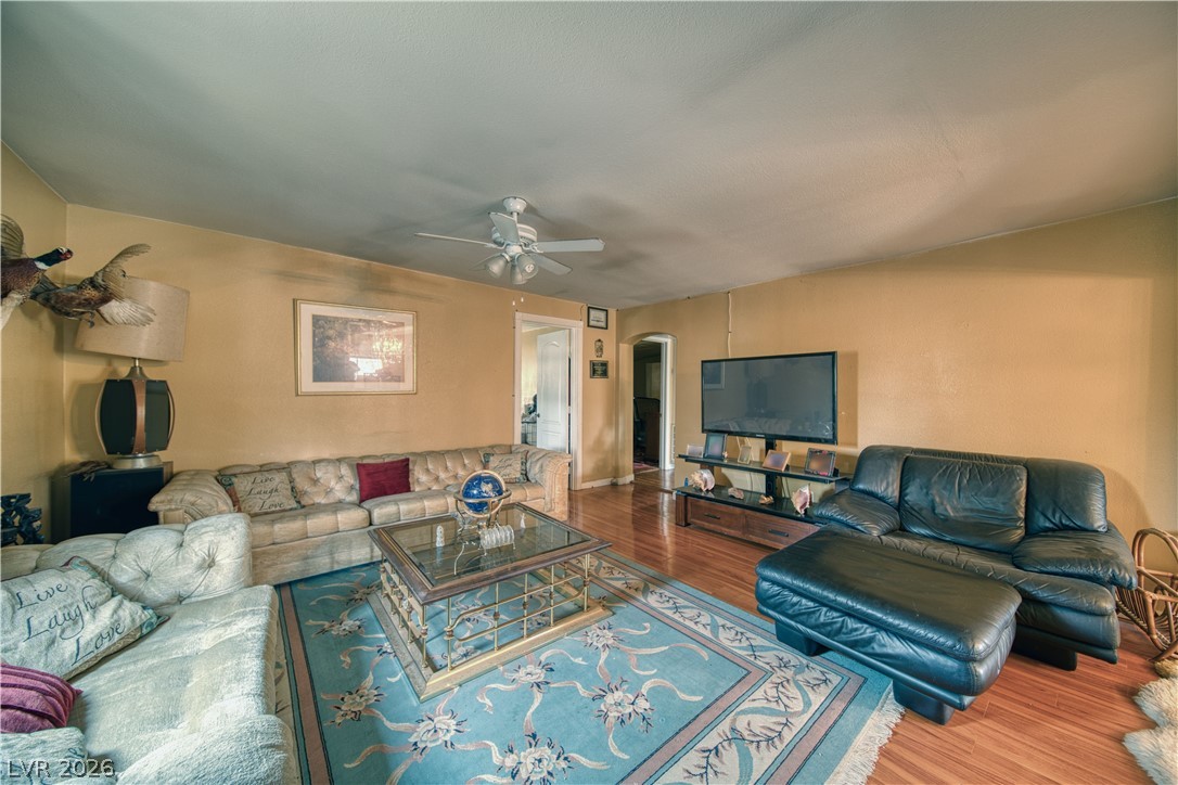 Photo 13 of 30, 1610 W Vondell Drive