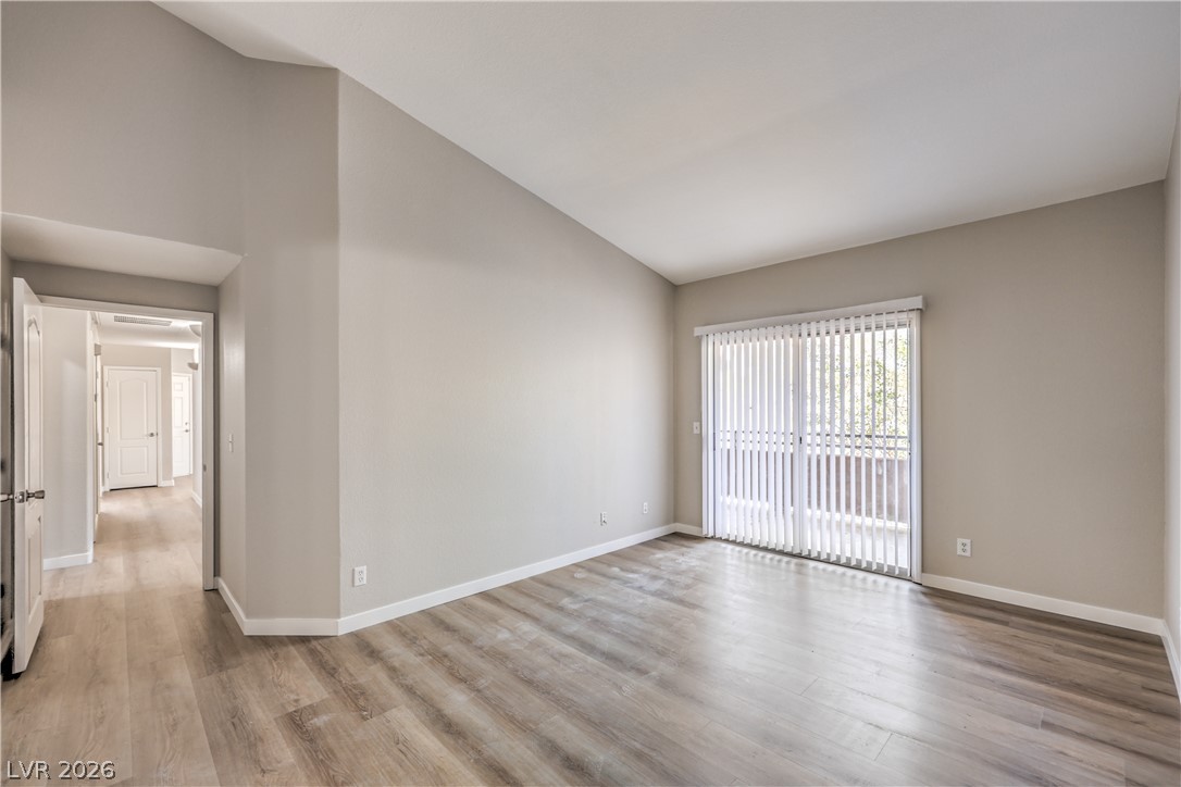 Photo 16 of 35, 1509 Blackcombe Street #204