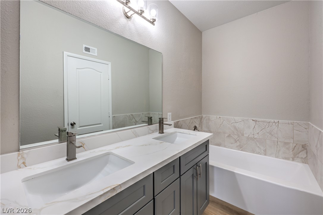 Photo 18 of 35, 1509 Blackcombe Street #204