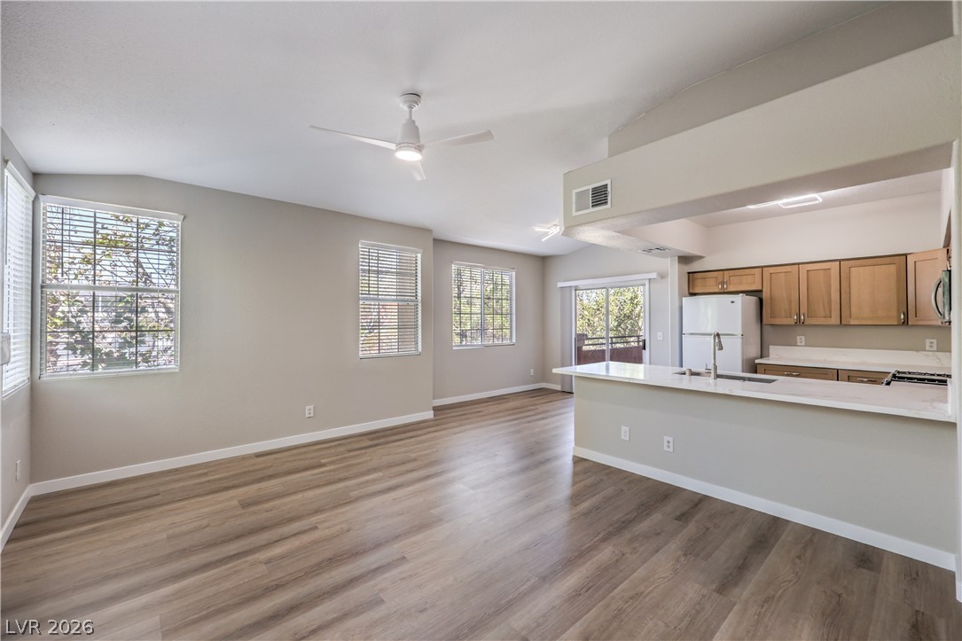 Photo 7 of 35, 1509 Blackcombe Street #204