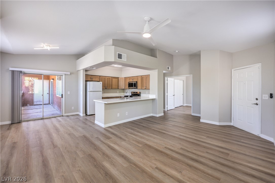 Photo 8 of 35, 1509 Blackcombe Street #204