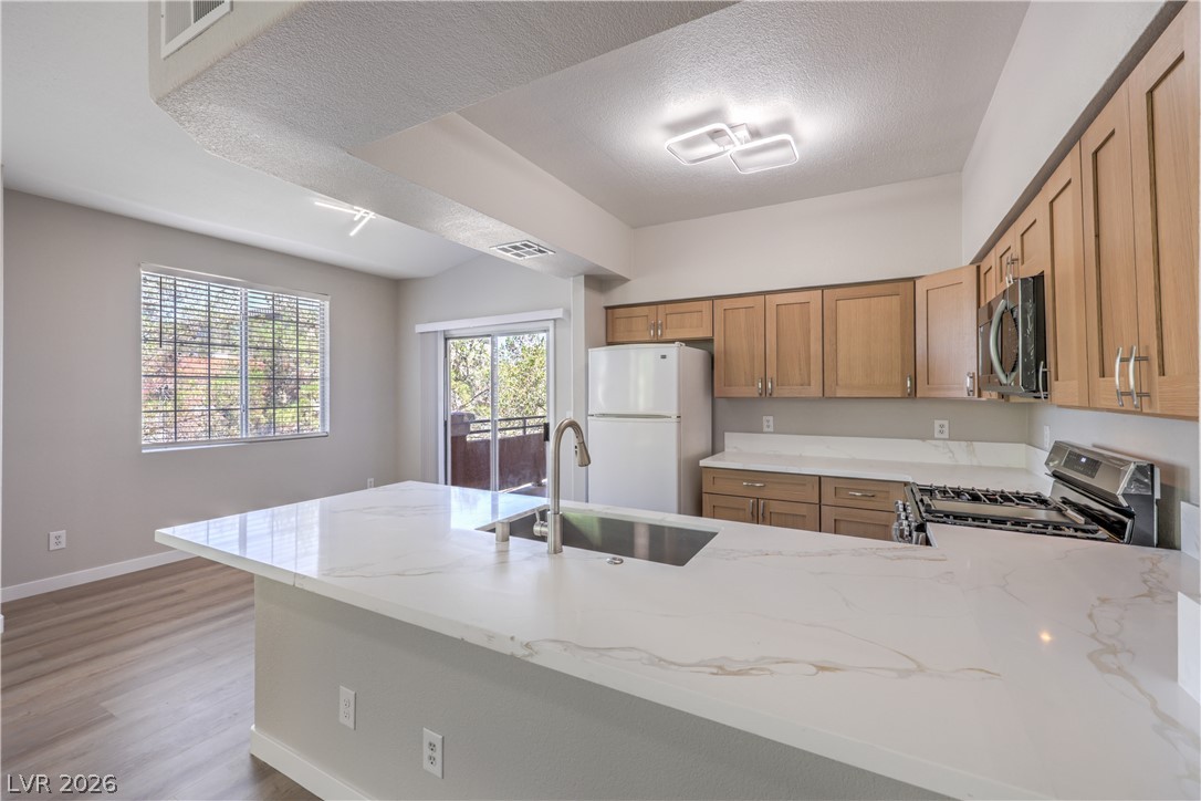 Photo 9 of 35, 1509 Blackcombe Street #204