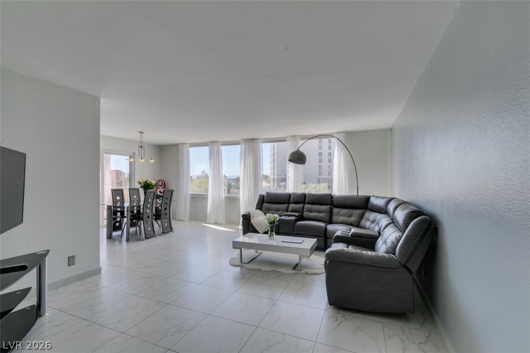 Photo 3 of 205 E Harmon Avenue #511