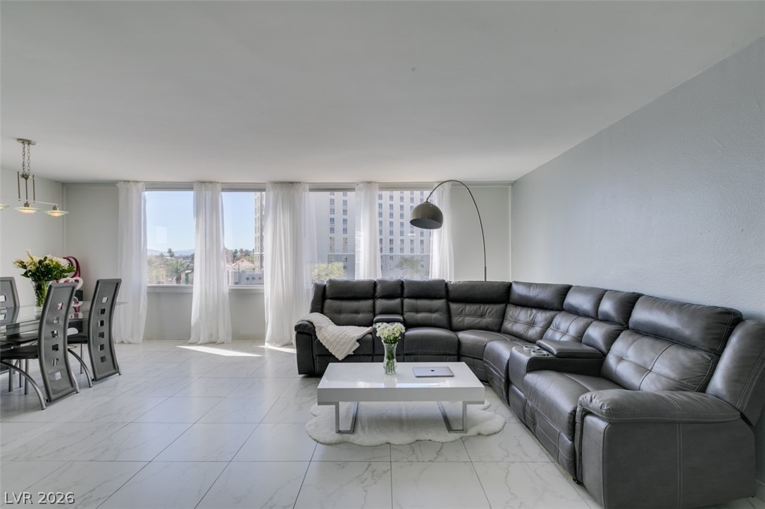 Photo 5 of 205 E Harmon Avenue #511
