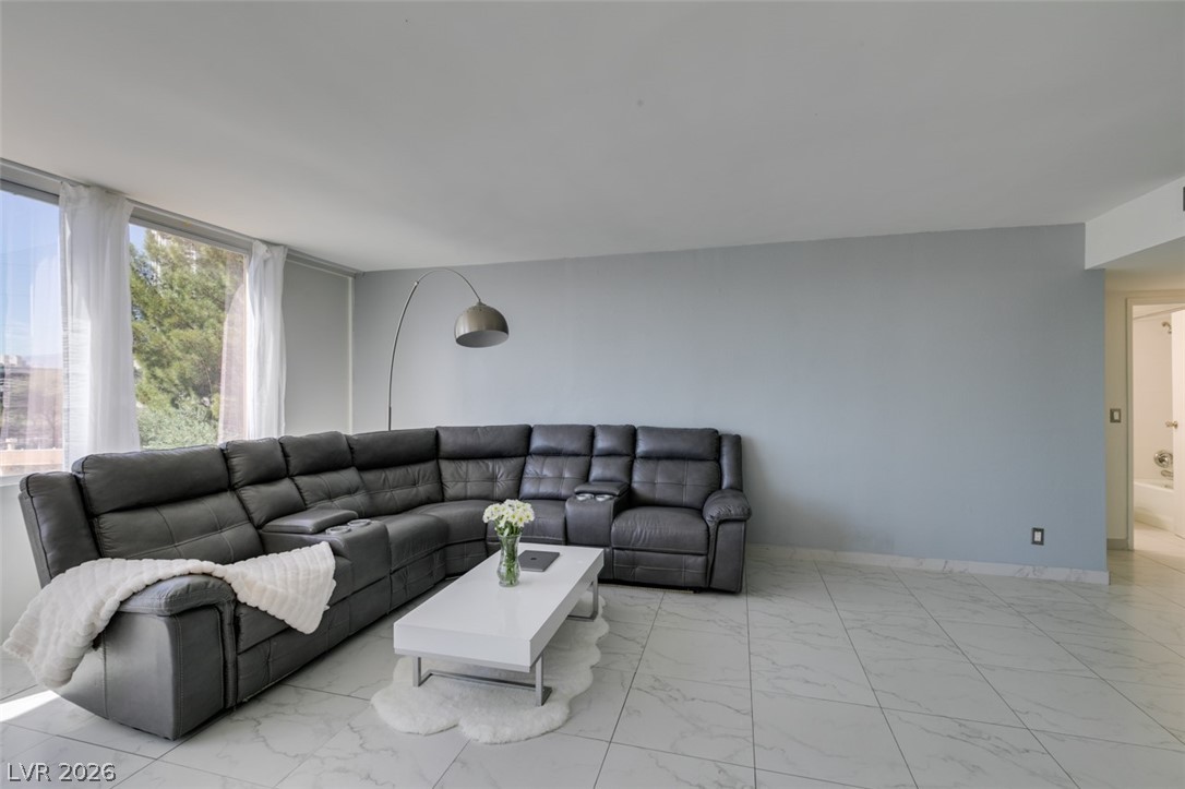 Photo 7 of 46, 205 E Harmon Avenue #511