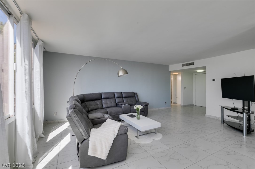 Photo 9 of 46, 205 E Harmon Avenue #511