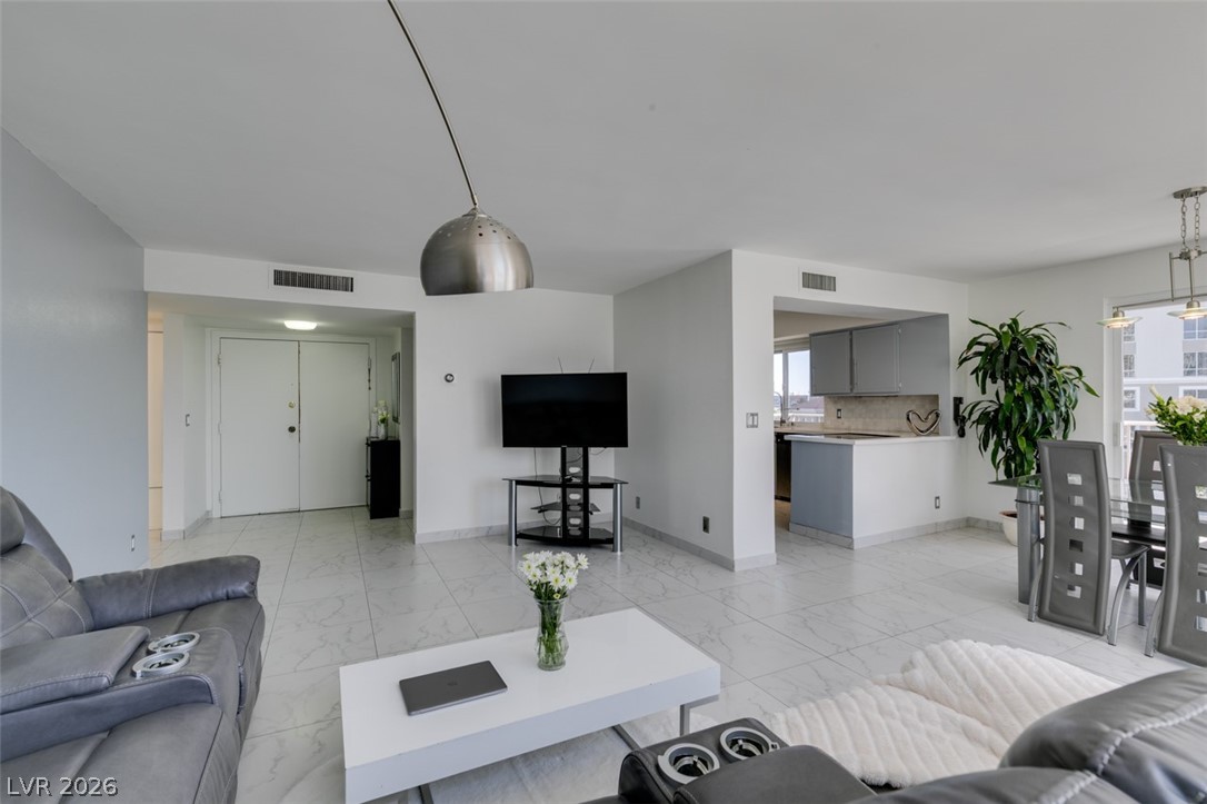 Photo 12 of 46, 205 E Harmon Avenue #511