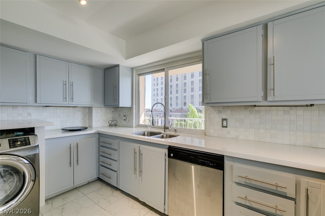 Photo 23 of 46, 205 E Harmon Avenue #511