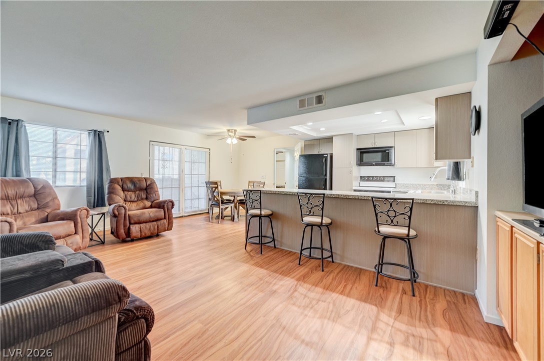 Photo 7 of 45, 101 Luna Way #136