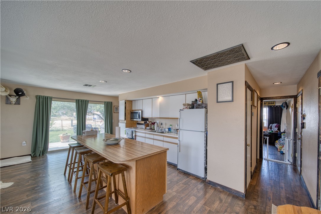 Photo 8 of 32, 1641 W Hickory Street