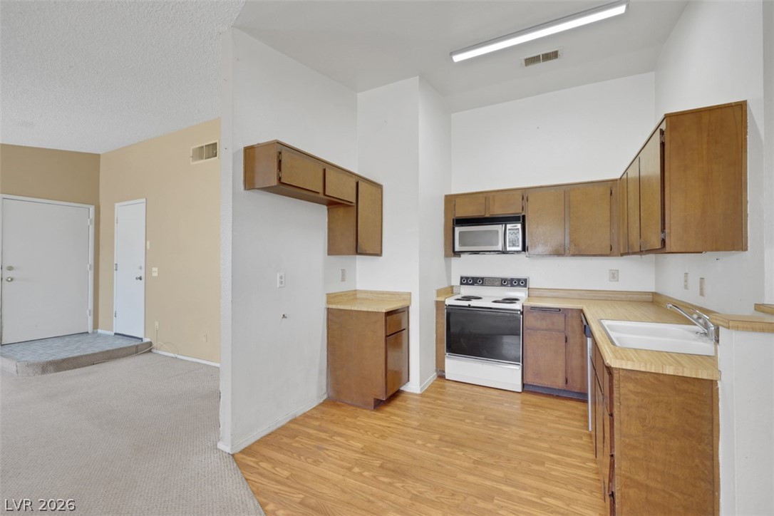 Photo 6 of 19, 1005 Brookside Court