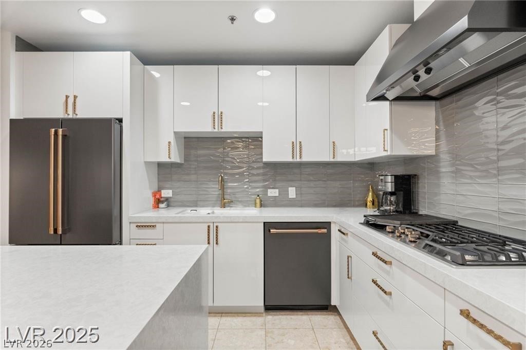 Photo 11 of 51, 4525 Dean Martin Drive #1007