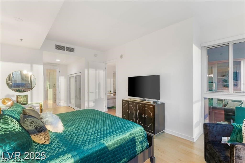 Photo 19 of 51, 4525 Dean Martin Drive #1007
