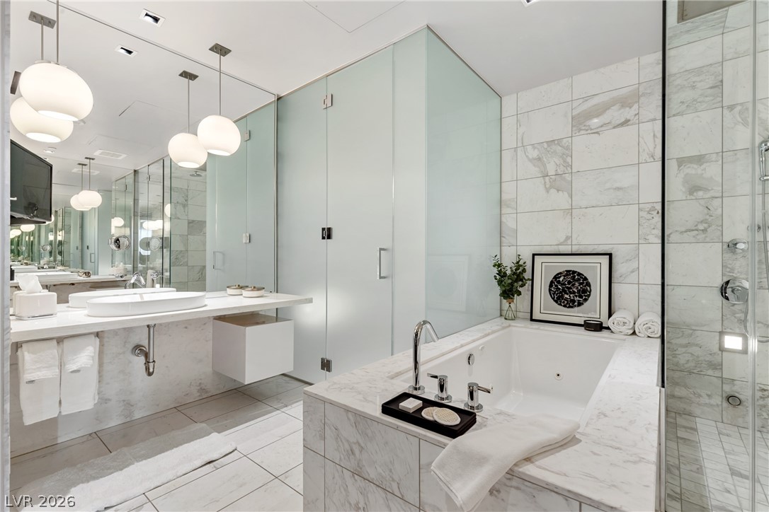 Photo 23 of 43, 4381 W Flamingo Road #5701