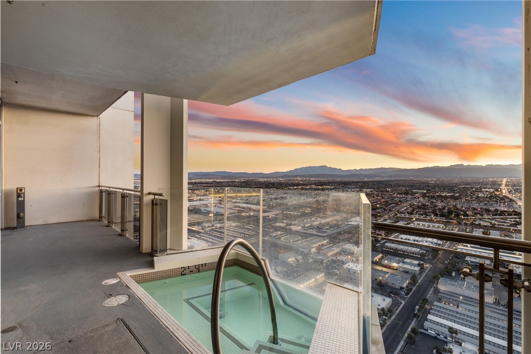 Photo 38 of 43, 4381 W Flamingo Road #5701