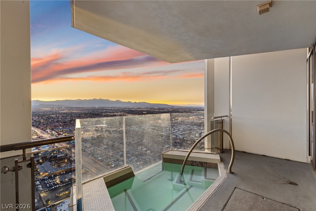 Photo 20 of 43, 4381 W Flamingo Road #5701