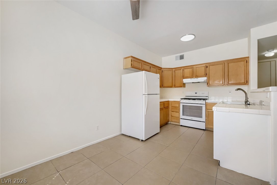 Photo 5 of 2110 Los Feliz Street #1036