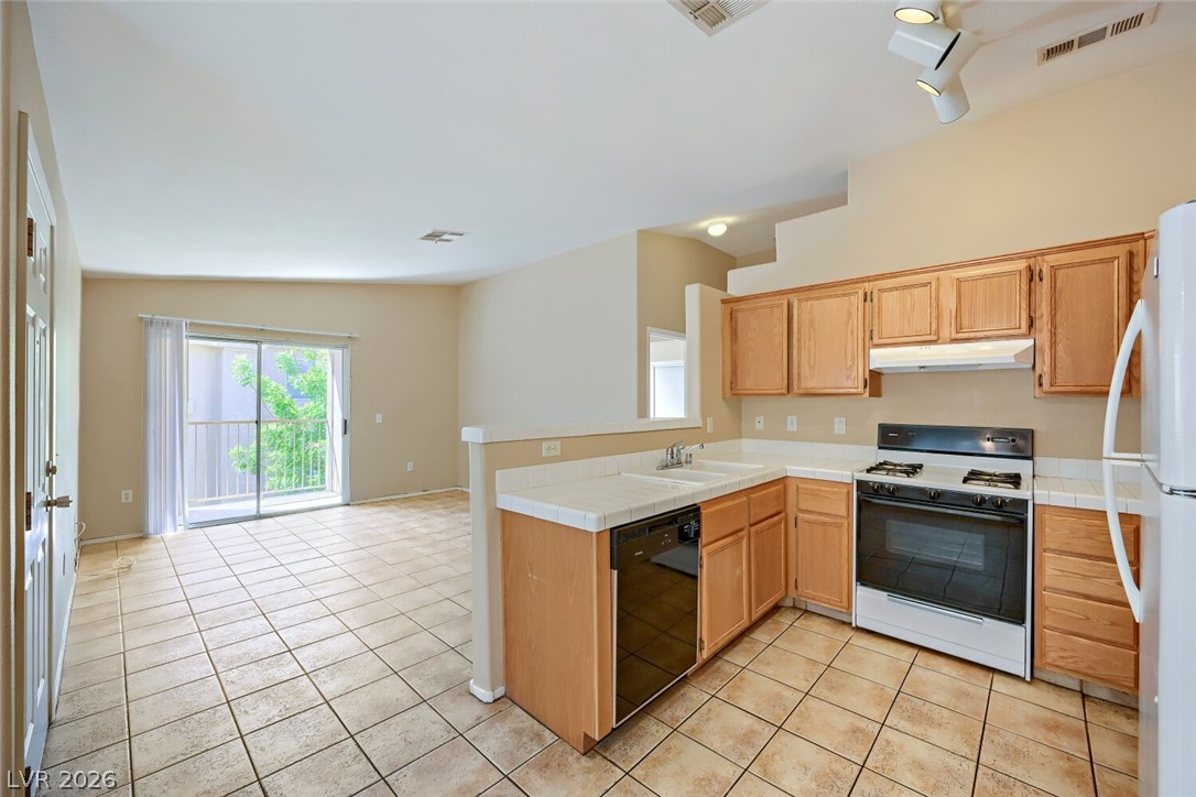 Photo 2 of 2110 Los Feliz Street #2054