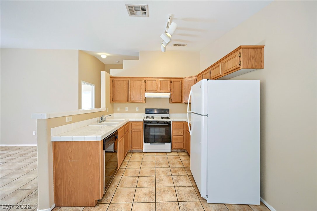 Photo 3 of 2110 Los Feliz Street #2054