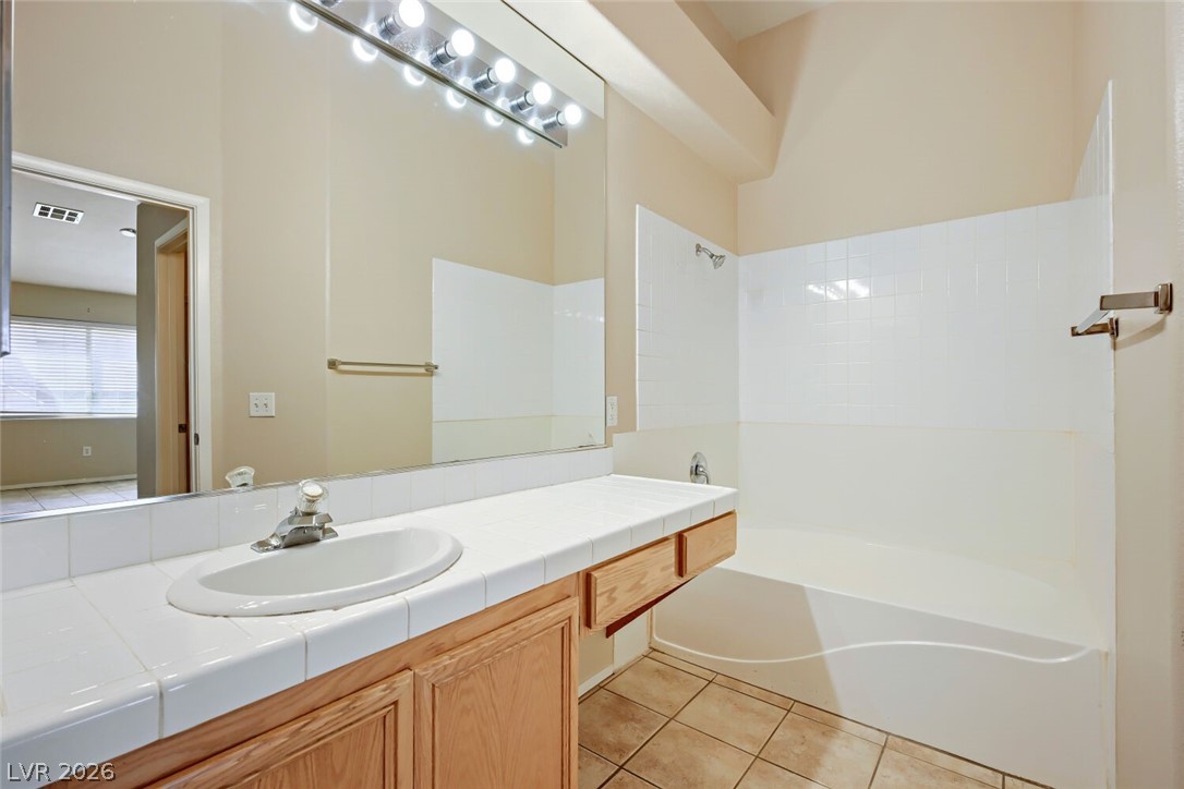 Photo 7 of 11, 2110 Los Feliz Street #2054