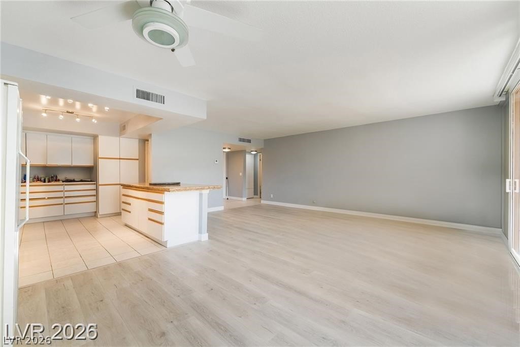 Photo 8 of 28, 205 E Harmon Avenue #409