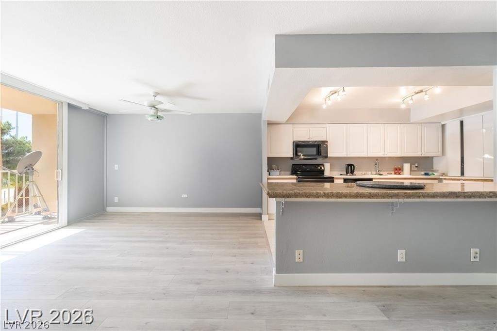 Photo 9 of 28, 205 E Harmon Avenue #409