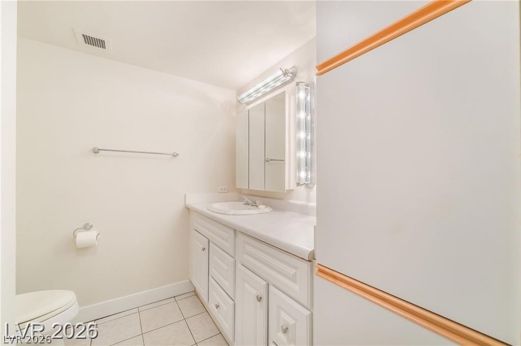 Photo 18 of 28, 205 E Harmon Avenue #409