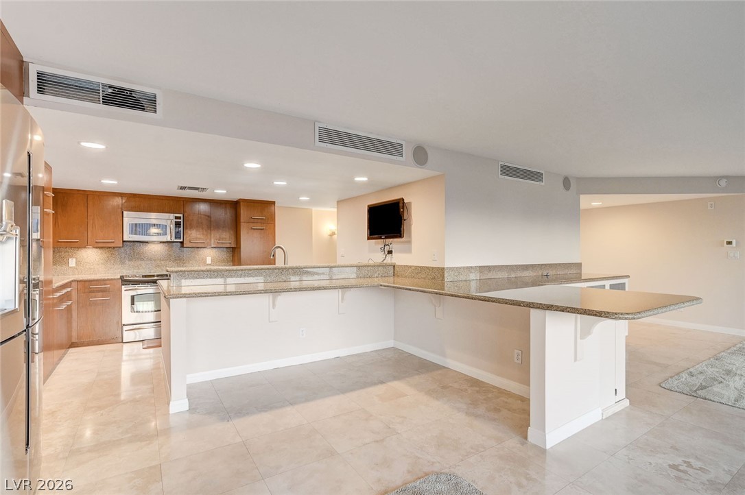 Photo 18 of 79, 3111 Bel Air Drive #20E