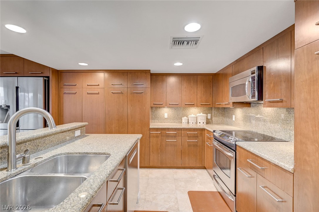 Photo 20 of 79, 3111 Bel Air Drive #20E