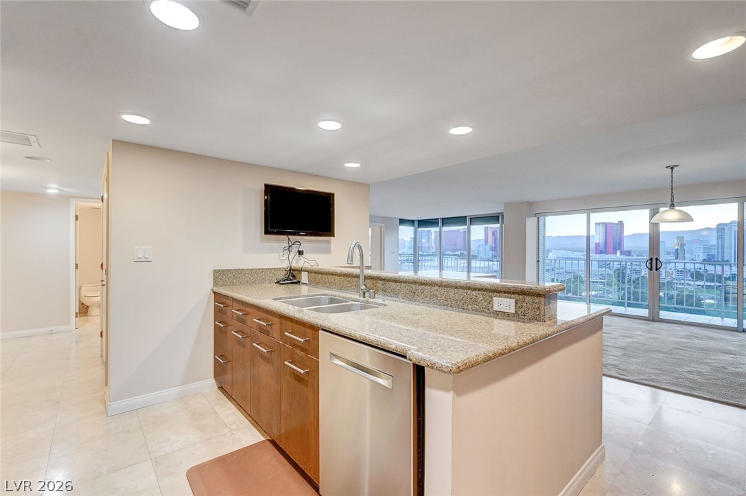 Photo 21 of 79, 3111 Bel Air Drive #20E