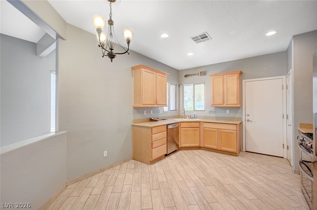 Photo 7 of 34, 5977 Falconer Avenue