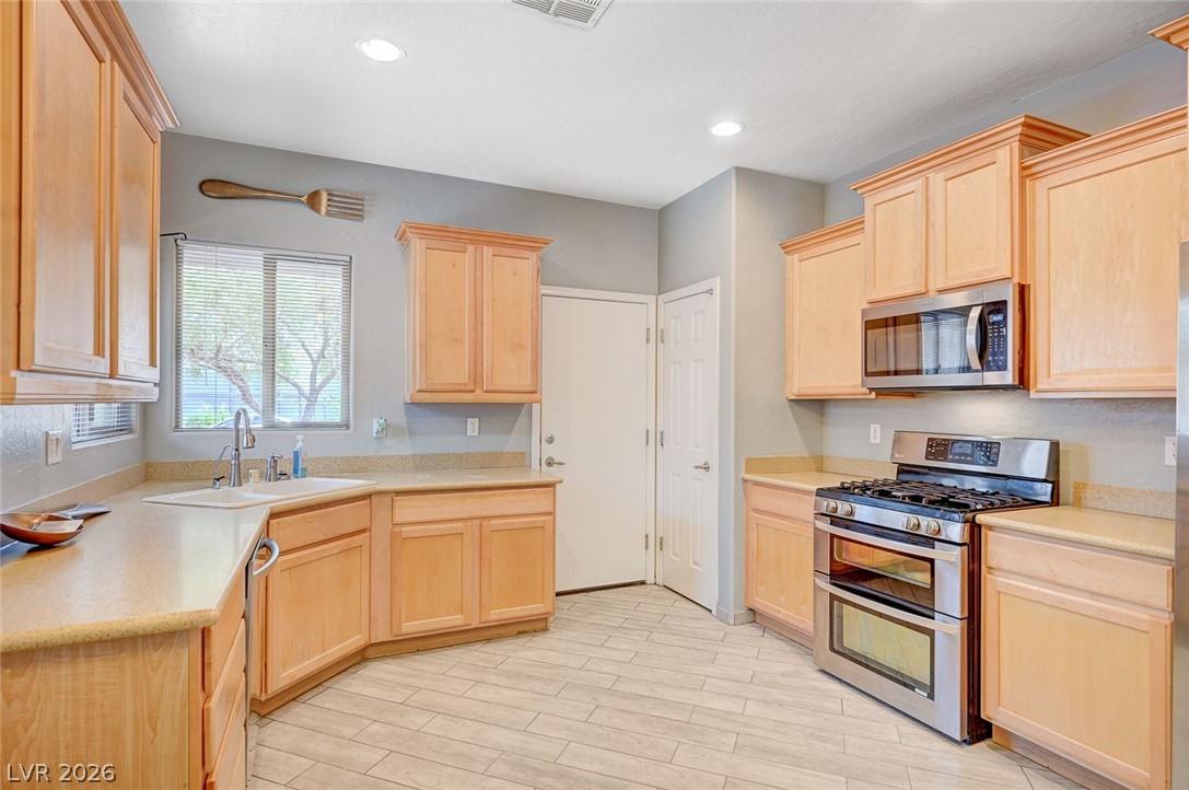 Photo 8 of 34, 5977 Falconer Avenue
