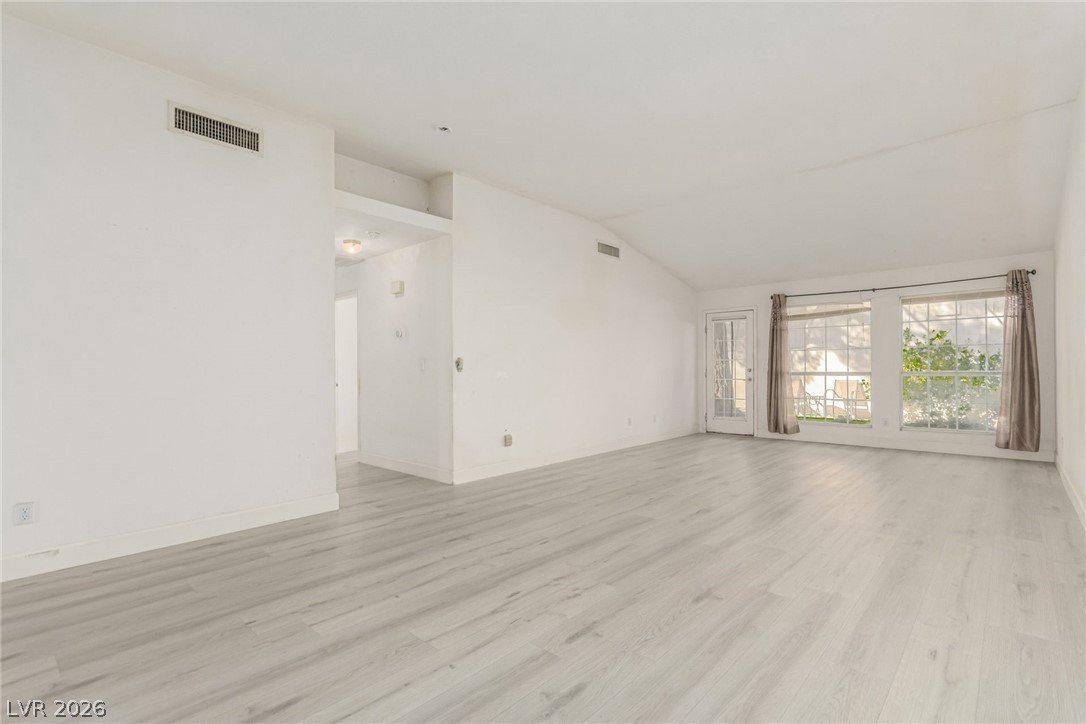 Photo 9 of 31, 4908 Winterset Drive
