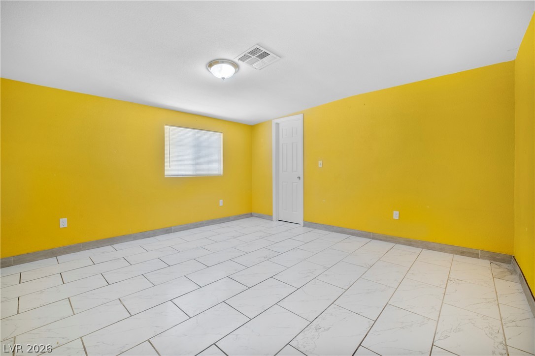 Photo 4 of 344 S Mallard Street