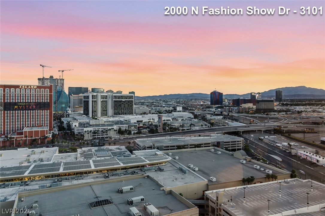 Photo 51 of 59, 2000 N Fashion Show Drive #3101