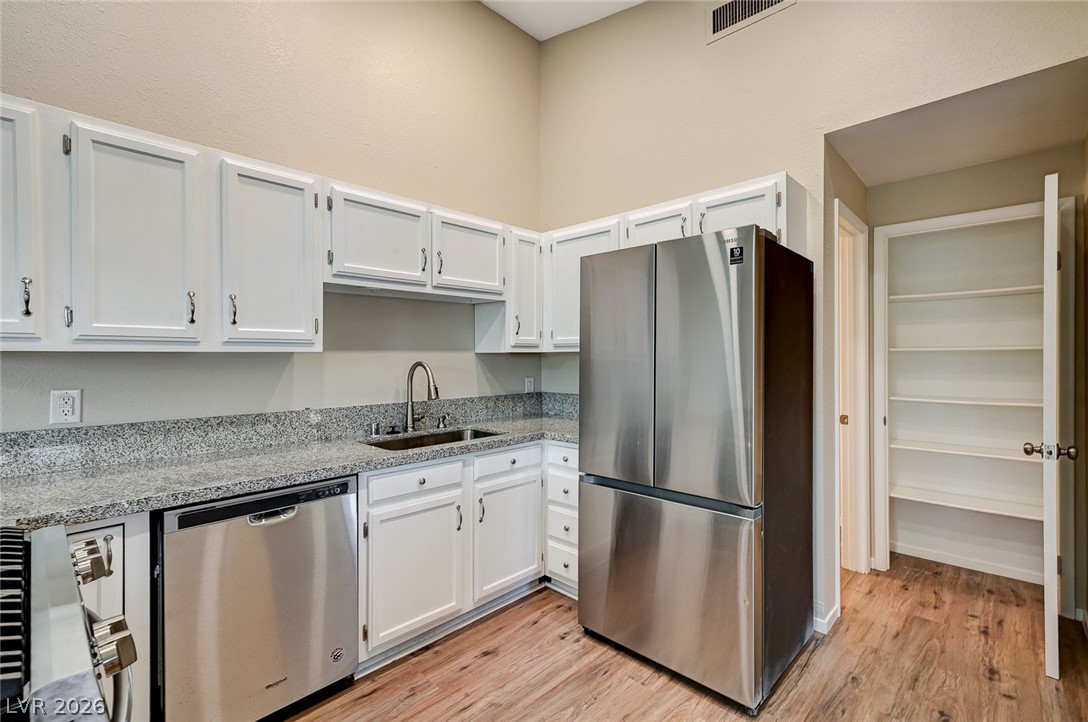 Photo 9 of 28, 1305 Capri Drive #D
