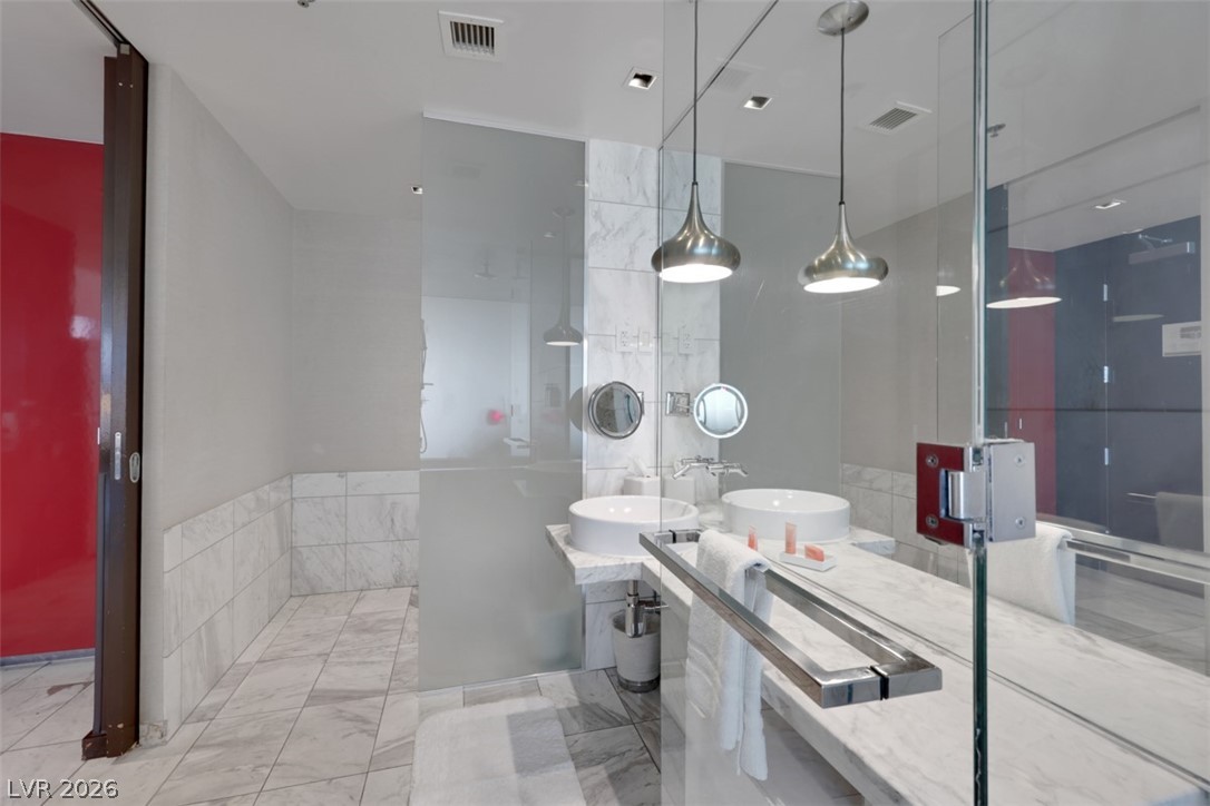 Photo 10 of 28, 4381 W Flamingo Road #3003