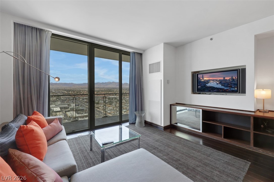 Photo 16 of 28, 4381 W Flamingo Road #3003
