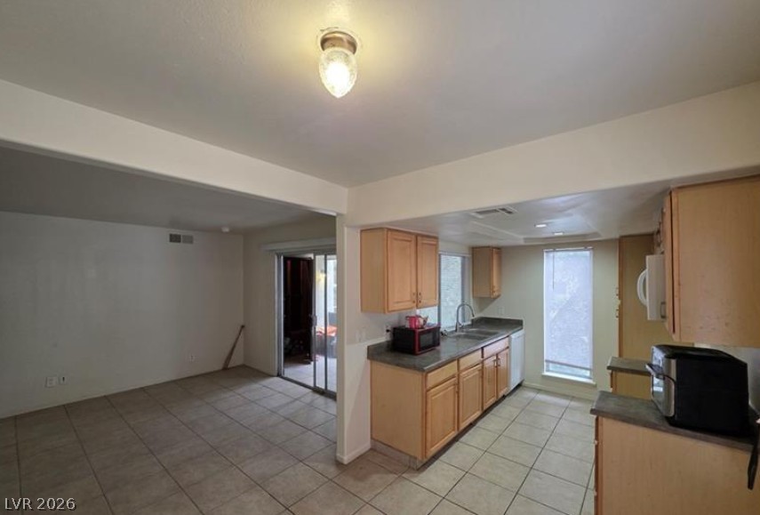 Photo 9 of 23, 1440 Vegas Valley Drive #8