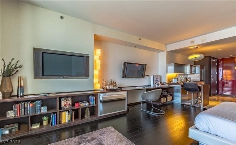 Photo 6 of 22, 4381 W Flamingo Road #5007