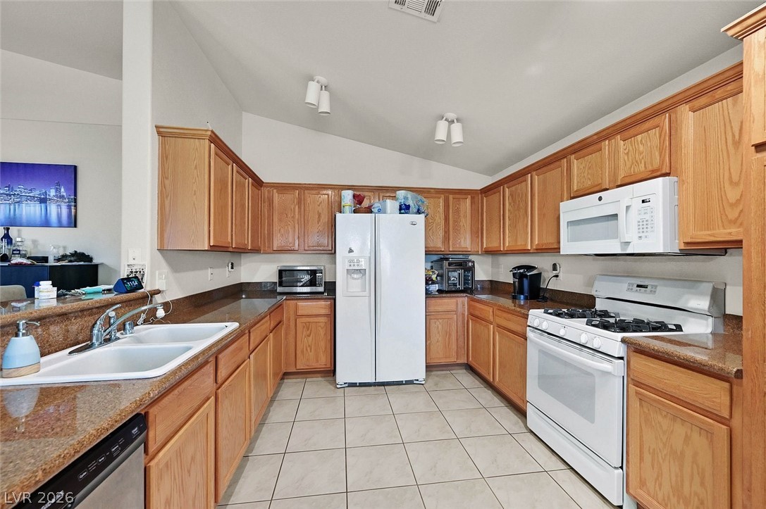 Photo 9 of 31, 3704 Waynesvill Street