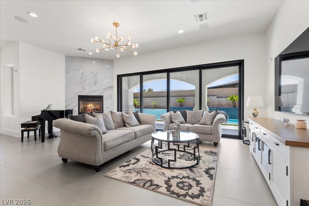 Photo 5 of 225 Saint Elmo Circle