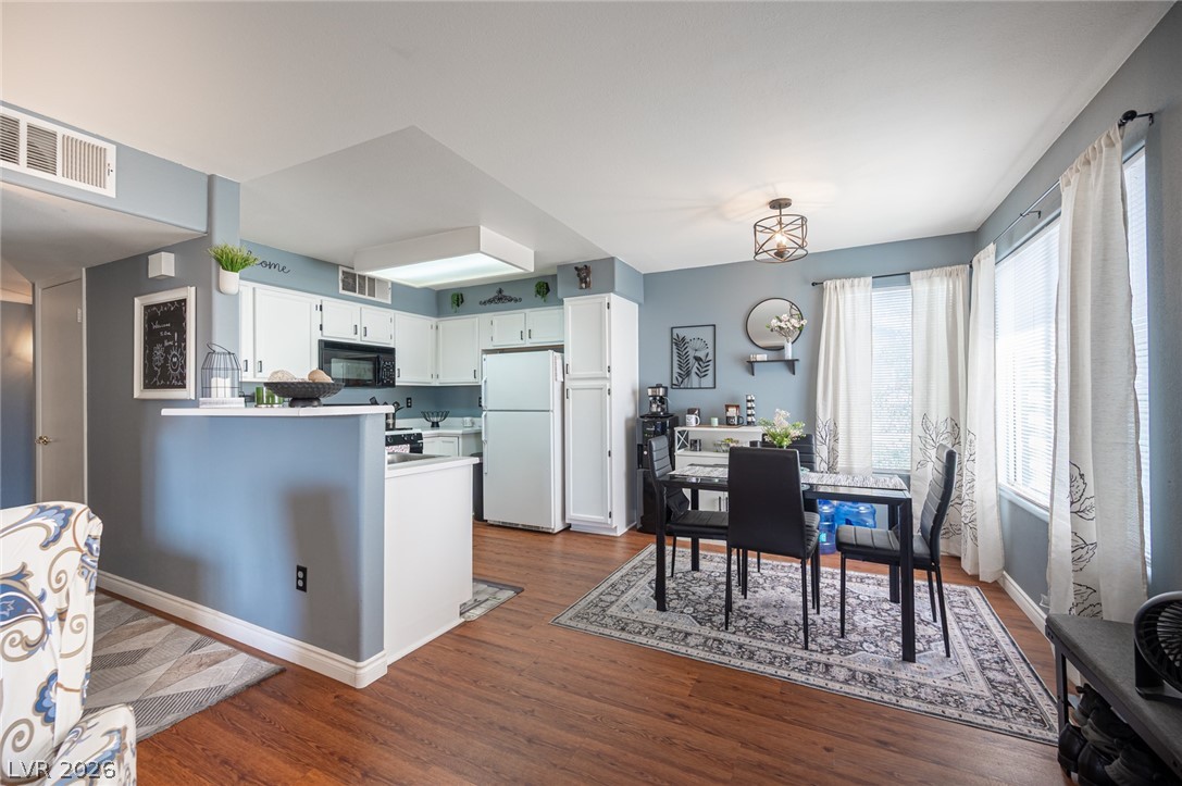 Photo 11 of 44, 3425 E Russell Road #251